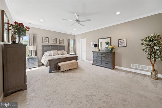 33 WATERTON DR, Bear, DE 19701