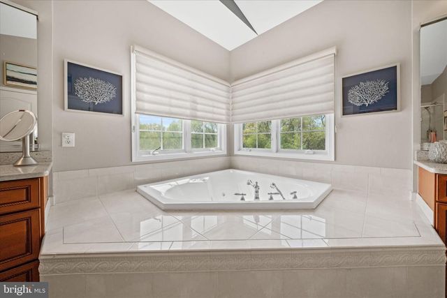 33 WATERTON DR, Bear, DE 19701