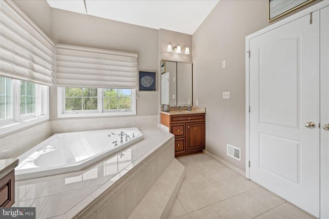 33 WATERTON DR, Bear, DE 19701