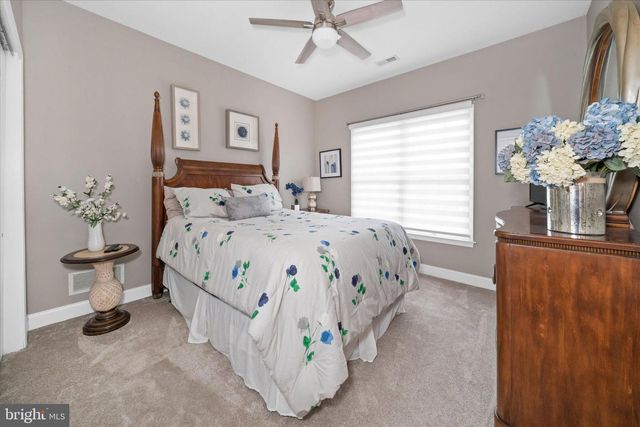 33 WATERTON DR, Bear, DE 19701