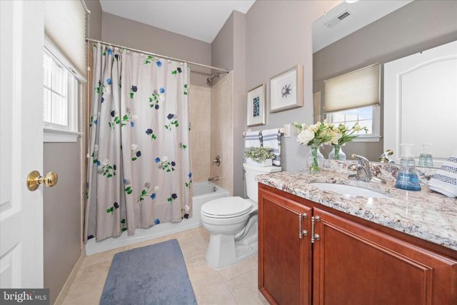 33 WATERTON DR, Bear, DE 19701