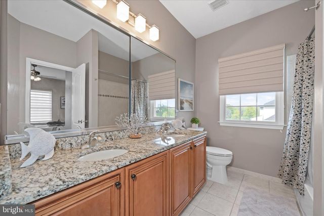 33 WATERTON DR, Bear, DE 19701