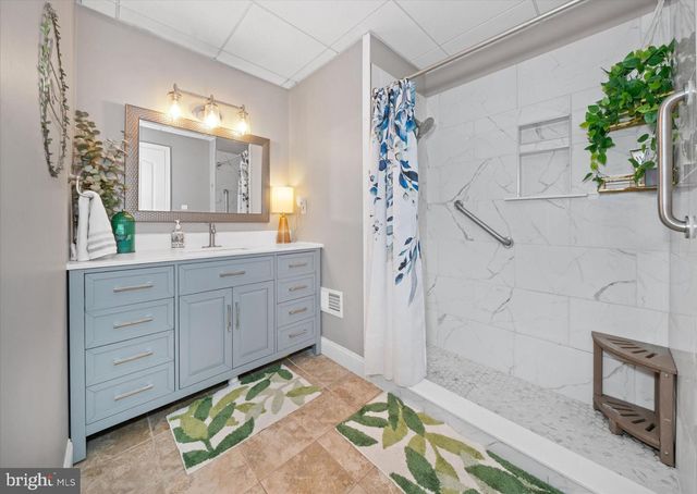 33 WATERTON DR, Bear, DE 19701