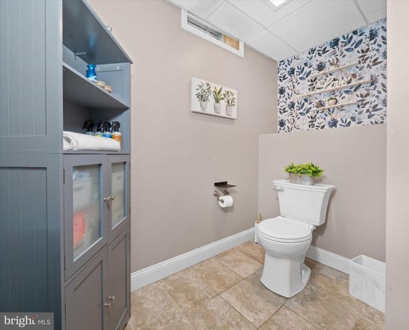 33 WATERTON DR, Bear, DE 19701