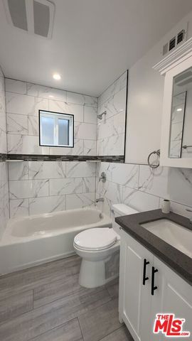 9011 Holmes Avenue B, Los Angeles, CA 90002