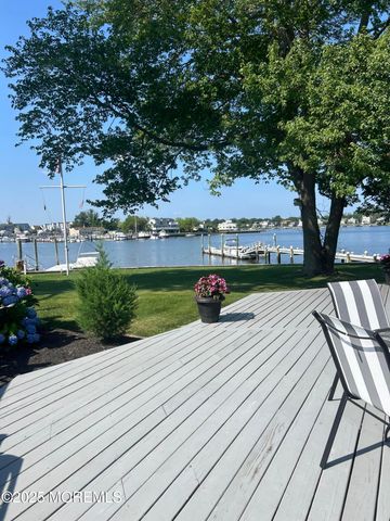 12 Lori Road, Monmouth Beach, NJ 07750
