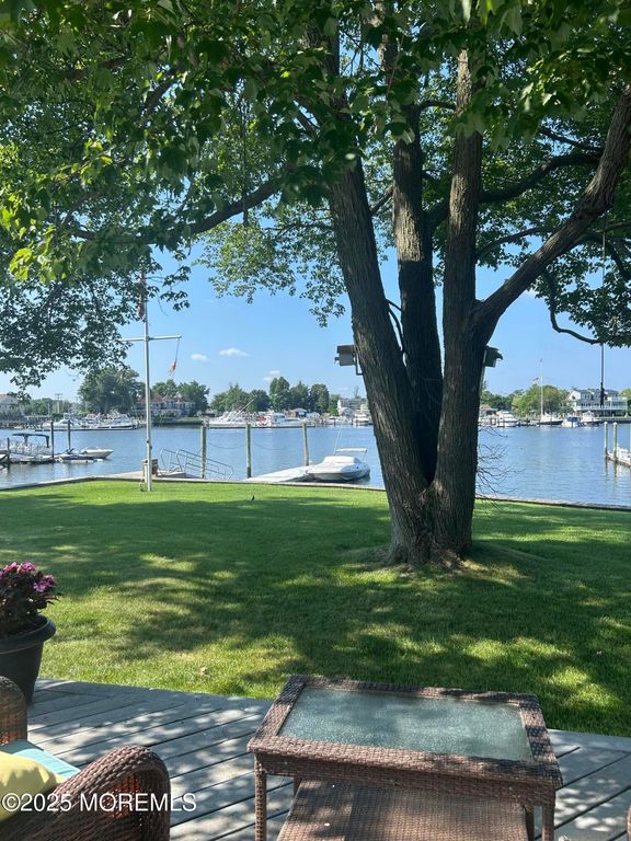 12 Lori Road, Monmouth Beach, NJ 07750