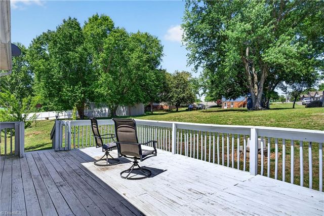 5378 Buxbury Court, Walkertown, NC 27051