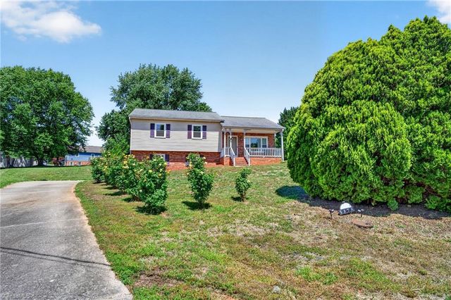 5378 Buxbury Court, Walkertown, NC 27051