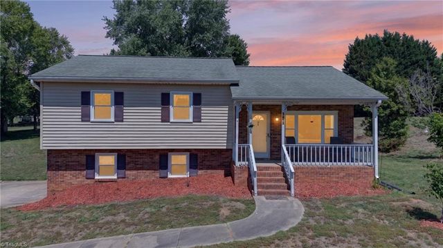 5378 Buxbury Court, Walkertown, NC 27051