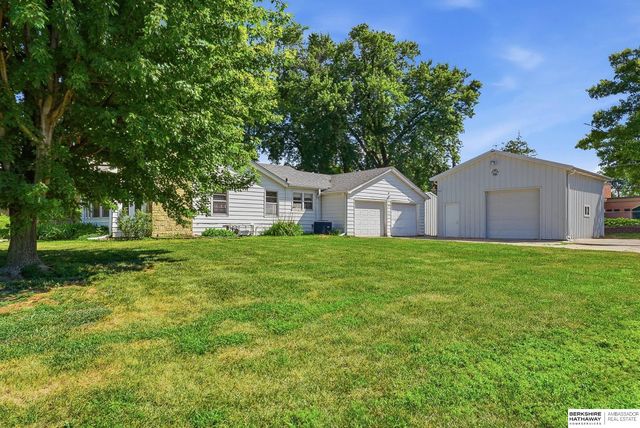 6102 Country Club Road, Omaha, NE 68152