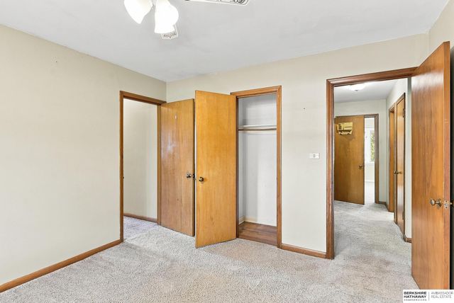 6102 Country Club Road, Omaha, NE 68152