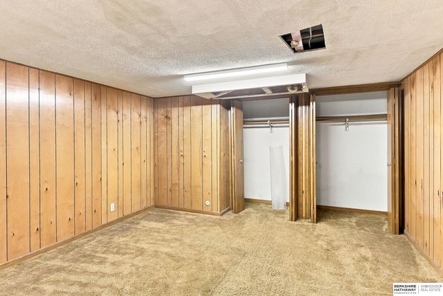 6102 Country Club Road, Omaha, NE 68152