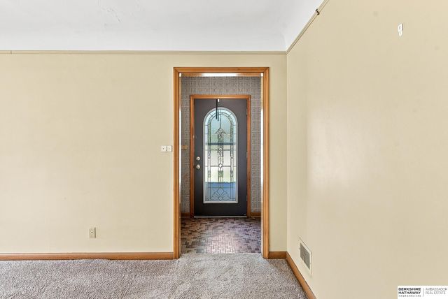 6102 Country Club Road, Omaha, NE 68152