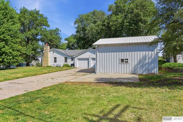 6102 Country Club Road, Omaha, NE 68152