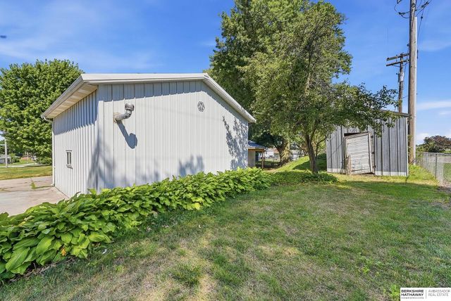 6102 Country Club Road, Omaha, NE 68152
