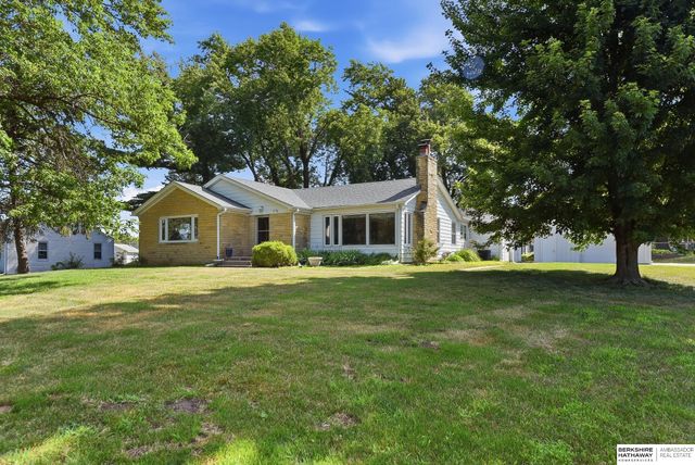 6102 Country Club Road, Omaha, NE 68152
