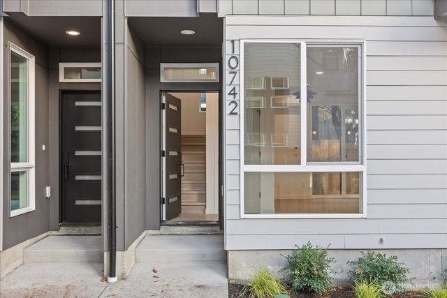 10742 Interlake Avenue N, Seattle, WA 98133
