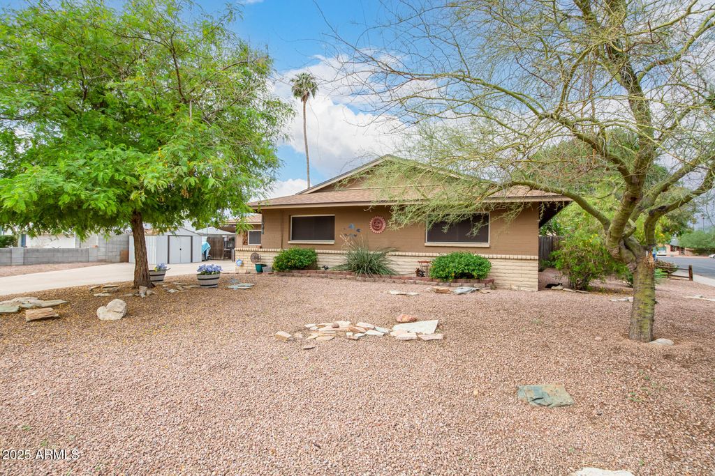 Image 11 of property listing at 4804 S ELM Street, Tempe, AZ 85282
