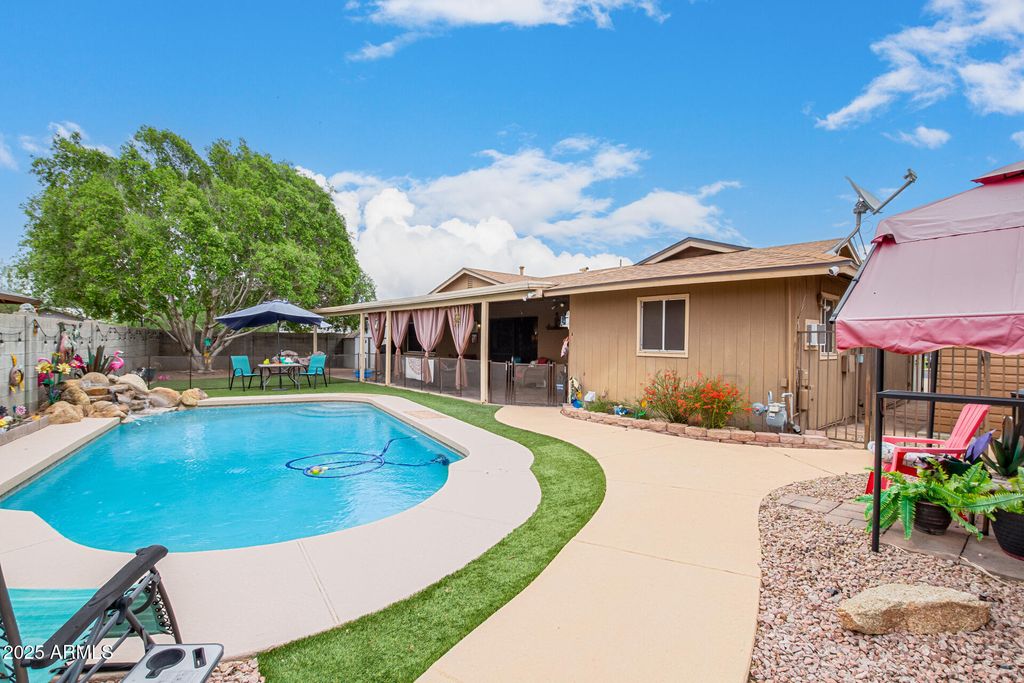 Image 2 of property listing at 4804 S ELM Street, Tempe, AZ 85282