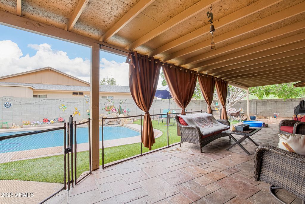 Image 3 of property listing at 4804 S ELM Street, Tempe, AZ 85282