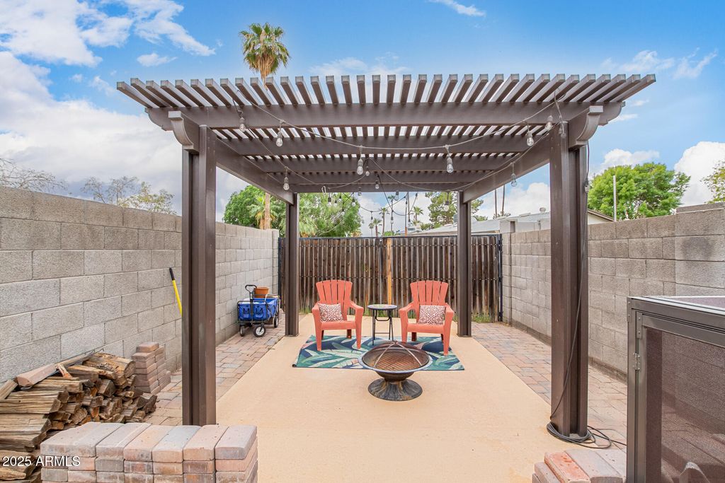 Image 5 of property listing at 4804 S ELM Street, Tempe, AZ 85282