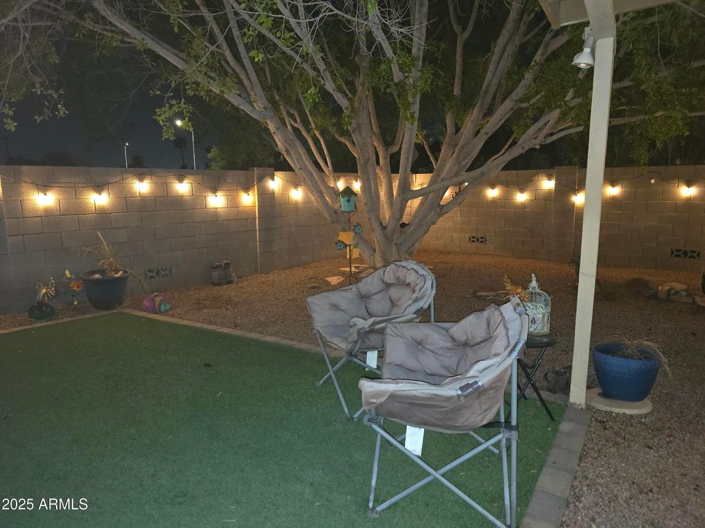 Image 9 of property listing at 4804 S ELM Street, Tempe, AZ 85282