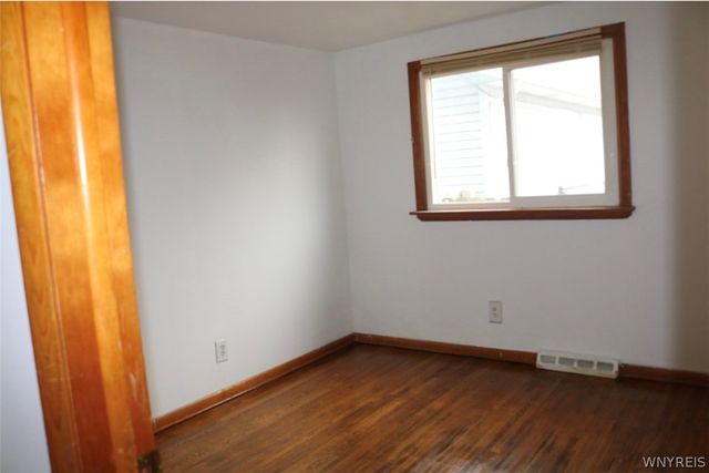 35 Crandon Boulevard, Cheektowaga, NY 14225