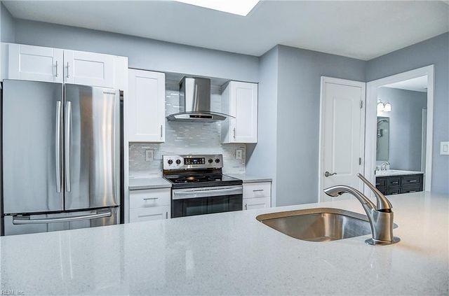 3861 Lasalle Dr Apt 102, Virginia Beach, VA 23453