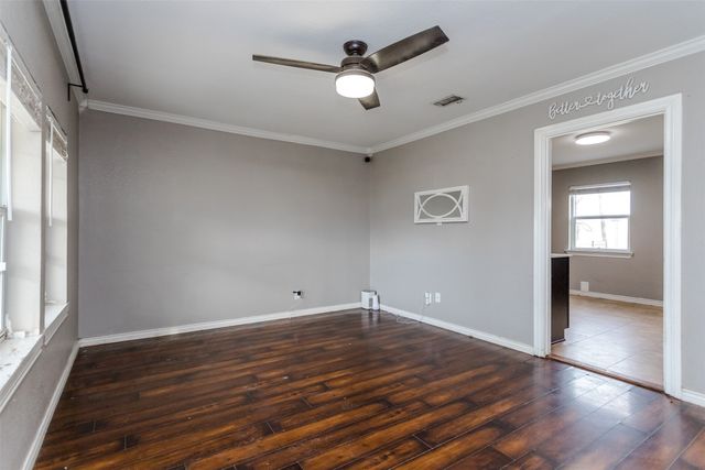 3212 S Llewellyn Avenue, Dallas, TX 75224