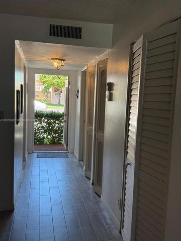 9401 Sunrise Lakes Blvd 109, Sunrise, FL 33322