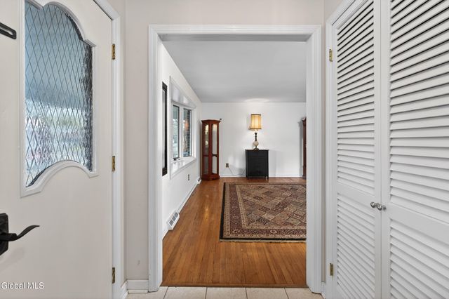 3011 Williamsburg Drive, Guilderland, NY 12303