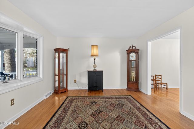 3011 Williamsburg Drive, Guilderland, NY 12303