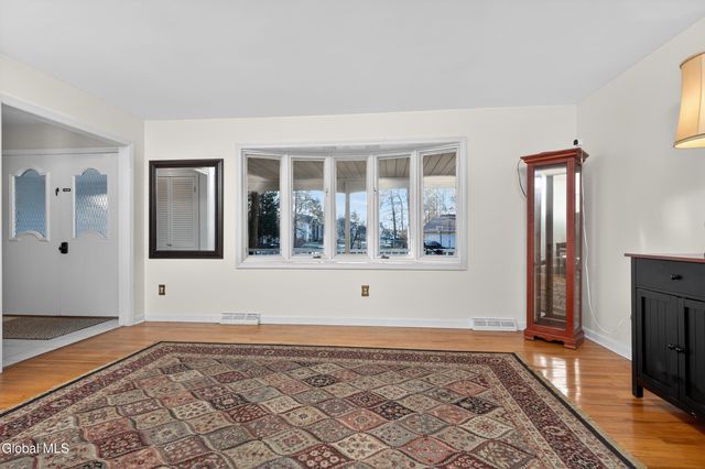 3011 Williamsburg Drive, Guilderland, NY 12303