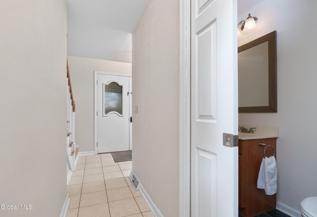 3011 Williamsburg Drive, Guilderland, NY 12303