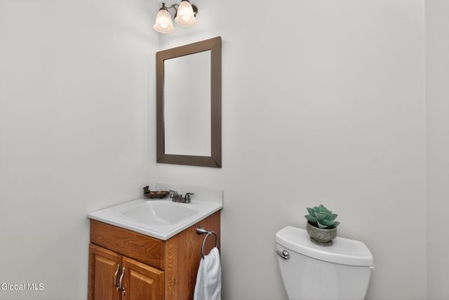 3011 Williamsburg Drive, Guilderland, NY 12303