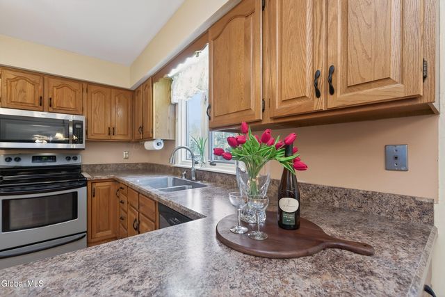 3011 Williamsburg Drive, Guilderland, NY 12303