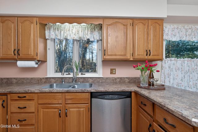 3011 Williamsburg Drive, Guilderland, NY 12303