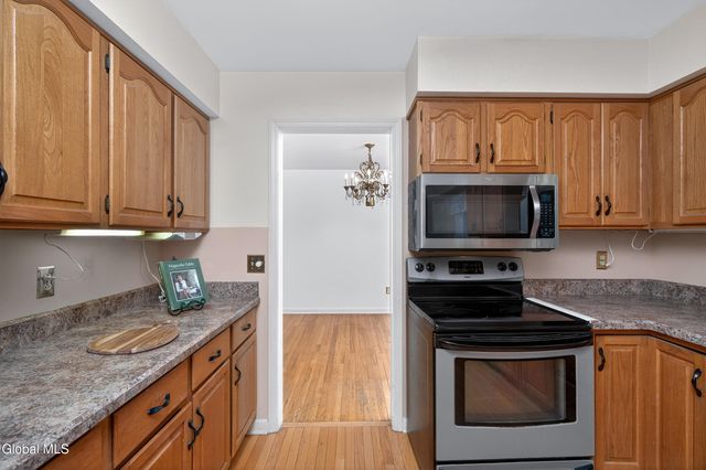 3011 Williamsburg Drive, Guilderland, NY 12303