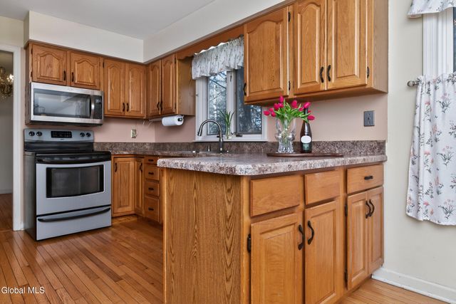 3011 Williamsburg Drive, Guilderland, NY 12303