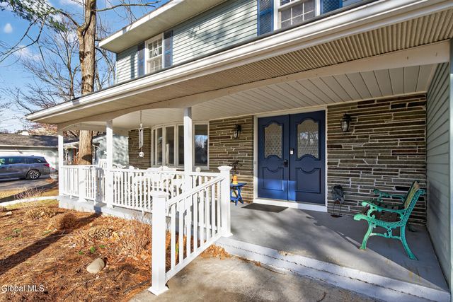 3011 Williamsburg Drive, Guilderland, NY 12303