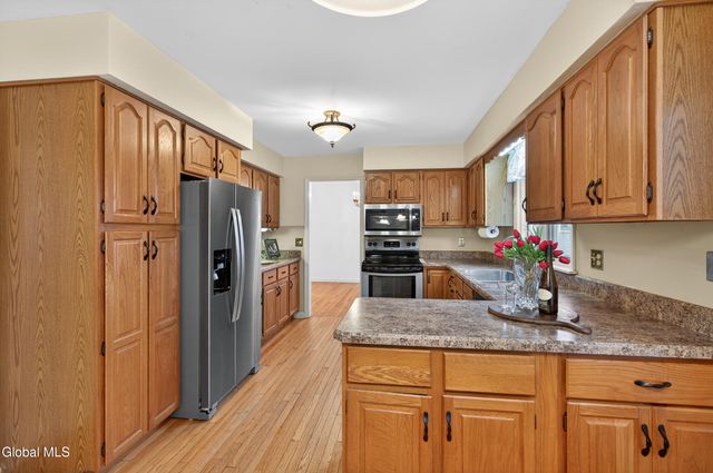 3011 Williamsburg Drive, Guilderland, NY 12303