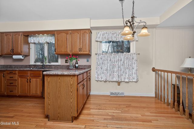 3011 Williamsburg Drive, Guilderland, NY 12303