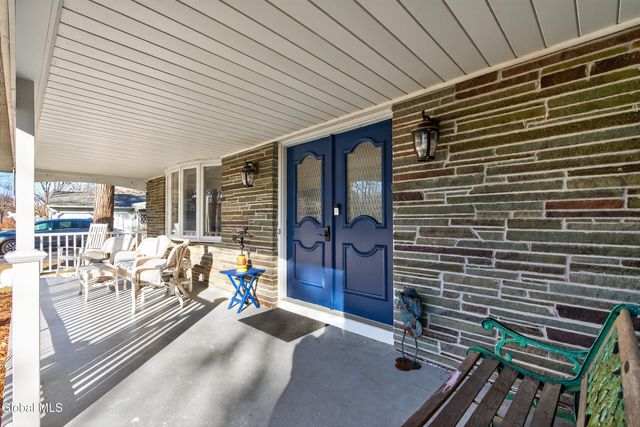 3011 Williamsburg Drive, Guilderland, NY 12303