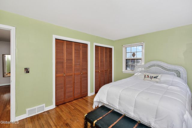 3011 Williamsburg Drive, Guilderland, NY 12303