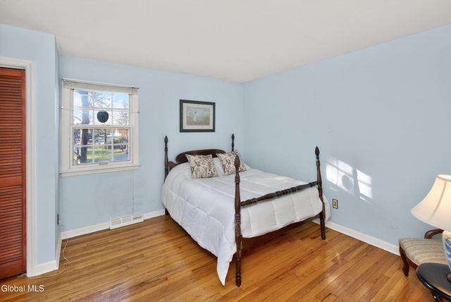 3011 Williamsburg Drive, Guilderland, NY 12303