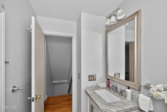 3011 Williamsburg Drive, Guilderland, NY 12303