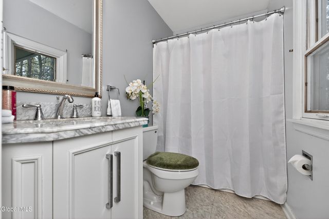 3011 Williamsburg Drive, Guilderland, NY 12303