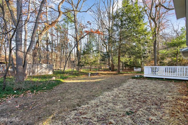 3011 Williamsburg Drive, Guilderland, NY 12303