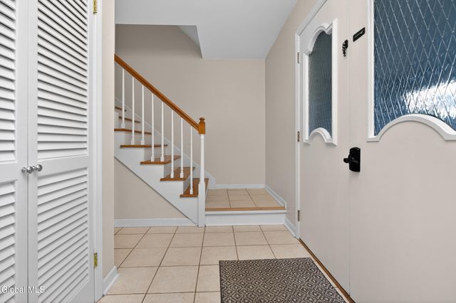 3011 Williamsburg Drive, Guilderland, NY 12303